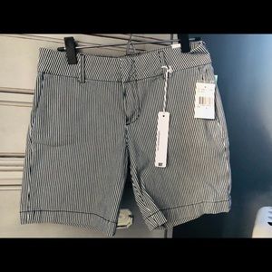 NWT Kut from Kloth walking shots